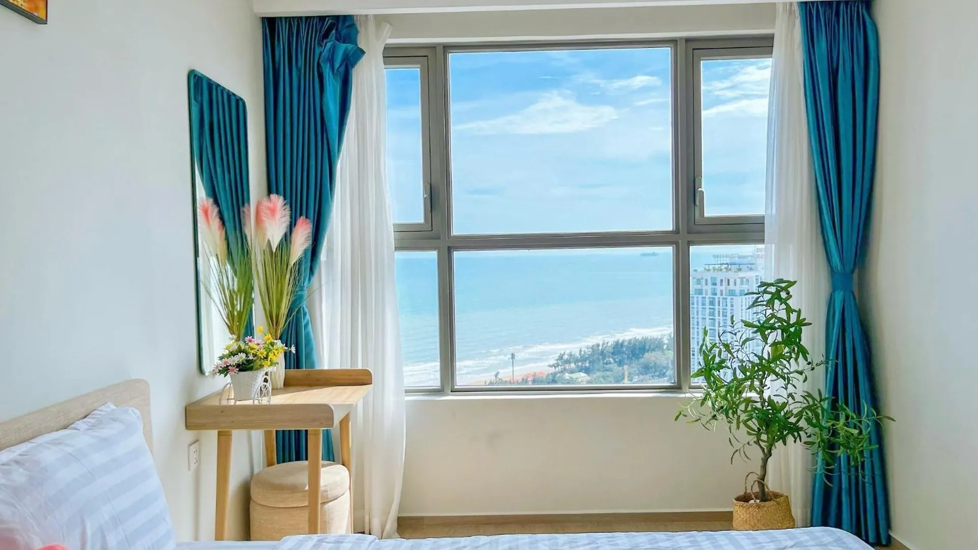 Vung Tau Can Ho 1-2-3Phong The Song Ho Boi Vo Cuc Trang Homestay Vietnam